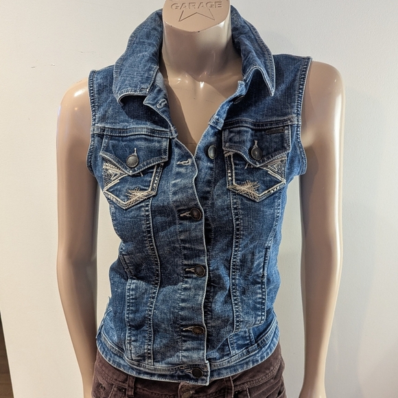 Blue Fitted Sleeveless Top with Notched Collar - Picture 1 of 3